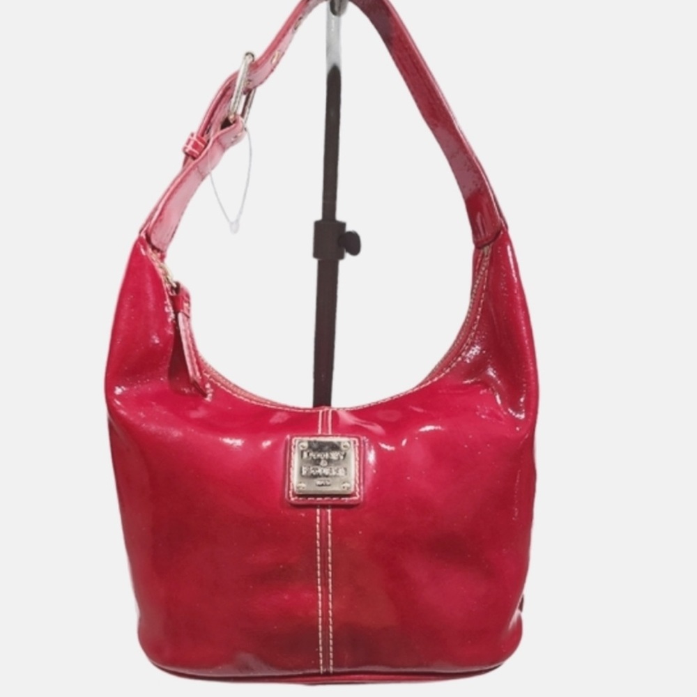 Authentic Dooney & Bourke red speckled patent leather bag. 11x8x5”.